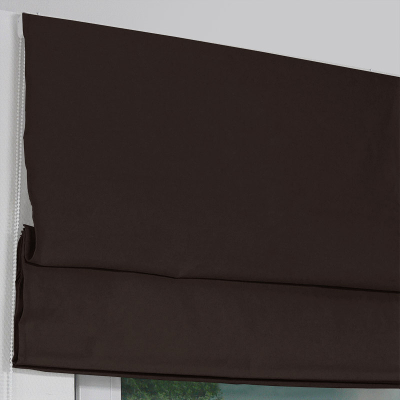 braunes Raffrollo an Fenster